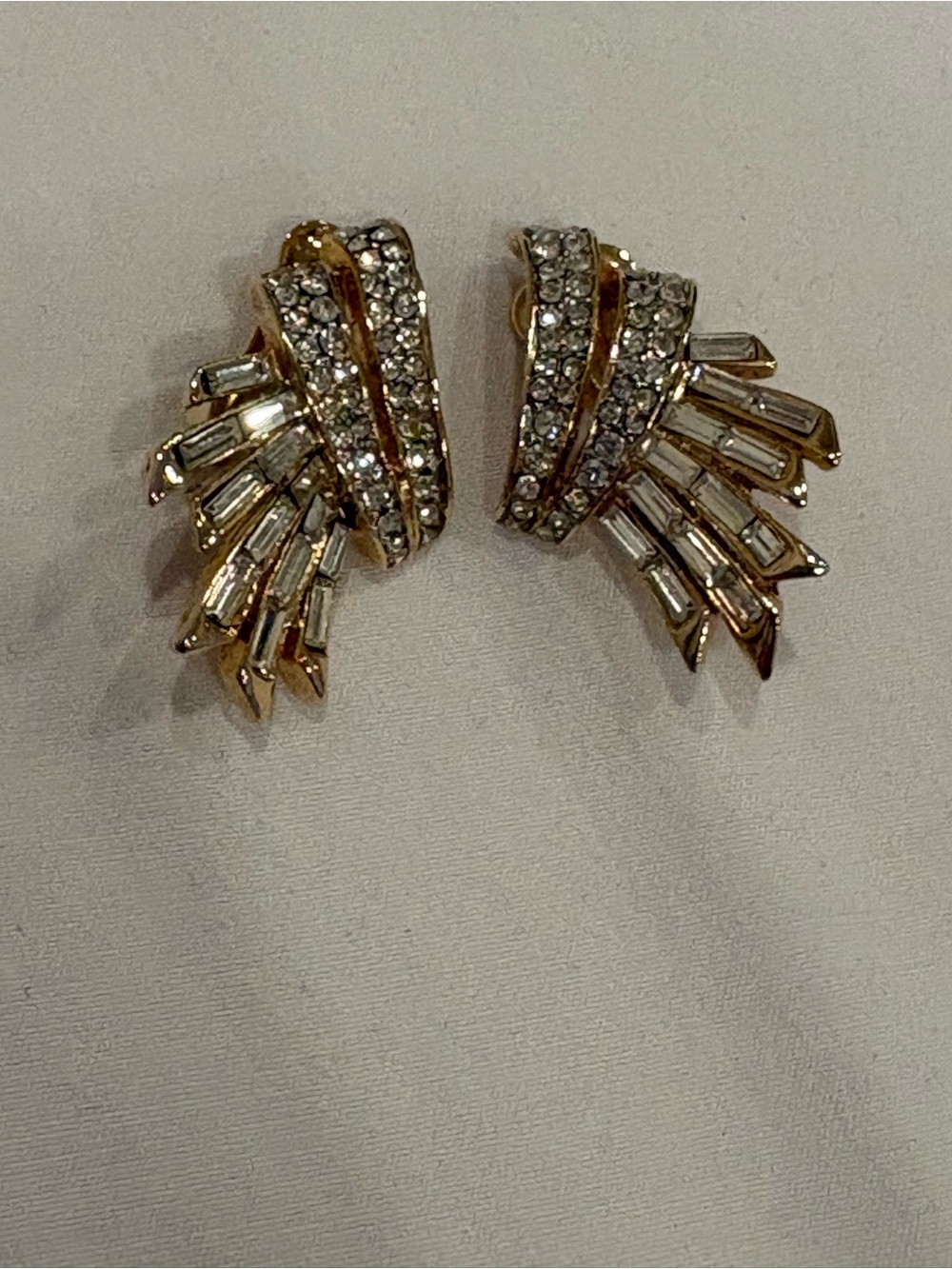 Vintage Clip Earrings Winged Design Rhinestones in Goldtone from Paris - Picture 3 of 5